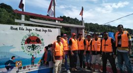 Ketua Amphibi Sumbar, Ketua Dpd Amphibi Kota Padang, Kps Batang Arau foto bersama di Bascamb Amphibi Batang Arau