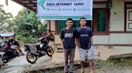 Dodis Saufitro bersama rekannya di Talang Dasun