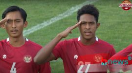 Tim Indonesia Menyanyikan Lagu Kebangsaan Indonesia Raya | Image Source : Designed by bnewsmedia.id