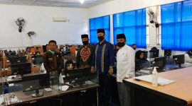 Kakankemenag Tanah Datar H.Syahrul dan rektor IAIN mengamati pelaksanaan SKB CPNS di jajaran kemenag.