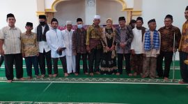 Image : bnewsmedia.id
Foto bersama Tokoh masyarakat, niniak mamak Jorong Tangah XX Bersama Angku Yus DT. Parpatiah 