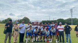 Permain Execellent Soccer Batusangkar Bersama Ketua DPRD Tanah Datar.