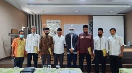KakanKemenag Tanah Datar H Syahrul berfoto bersama.