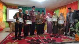 enam kepala Madrasah berfoto besrama 