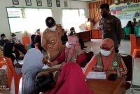 Camat Sungai Tarab Arianto memberikan motivasi ekpada warga Kuamngo.