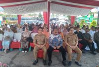 Anggota DPRD Sumatera Barat Ir Akadius Dt Intan Bano berfoto bersama peserta yang berasal  dari lima kecamatan foto bersama dengan Arkadius dan camat.

