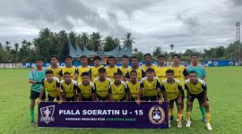 Para pemain PSBS Batusangkar U-15 saat bertanding di lapangan Sungai Sariak Pariaman.
