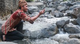 Image : allex saputra pada sungai di kegiatan sala baraia, Padang Laweh Malalo