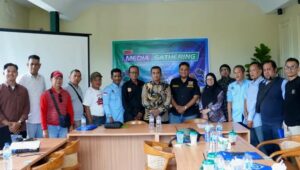 Foto bersama Manageman BPJS Dengan Pengurus PWI  besrta seumlah awak media di Padangpanjang