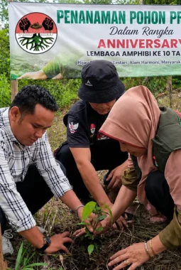 Jejak 10 Tahun AMPHIBI: Tanam Pohon Produktif, Rawat Alam, Sejahterakan Masyarakat