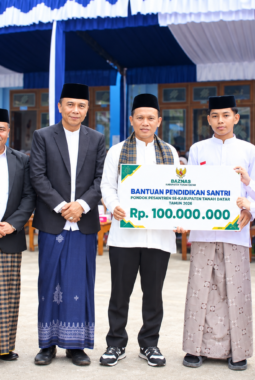 Peringati Hari Santri 2026, Tanah Datar Salurkan Bantuan Pendidikan Rp100 Juta